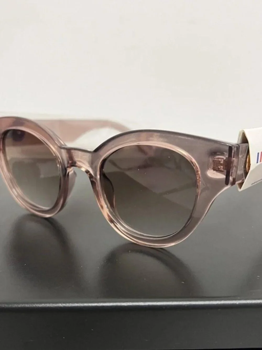 Le Specs deja nu